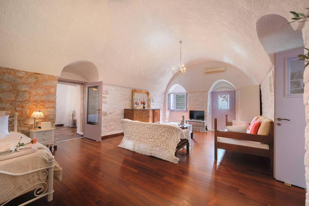 Iliana'S House - Spacious Cave House In The Center Of Areopolis Εξωτερικό φωτογραφία